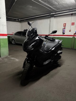 Honda ADV 350 Negra