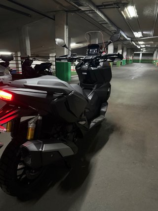 Honda ADV 350 Negra