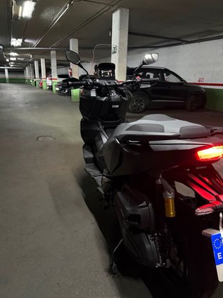 Honda ADV 350 Negra