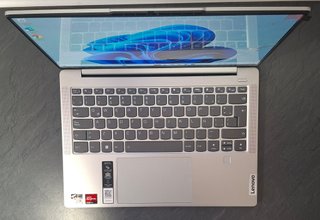 Lenovo Oled Ryzen 5 512GB SSD 16GB RAM Radeon 2GB