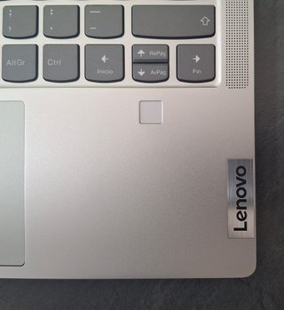 Lenovo Oled Ryzen 5 512GB SSD 16GB RAM Radeon 2GB