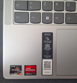 Lenovo Oled Ryzen 5 512GB SSD 16GB RAM Radeon 2GB