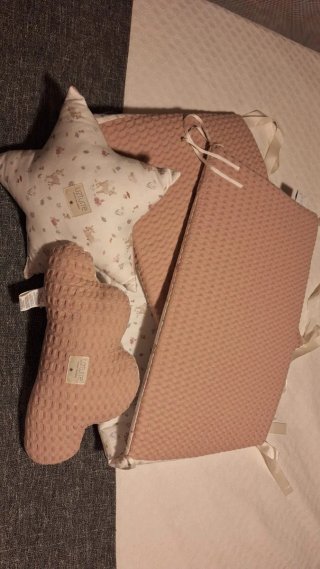 Protector de cuna con estampado infantil
