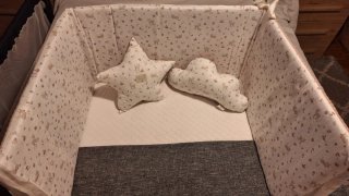 Protector de cuna con estampado infantil
