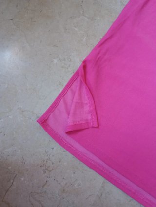 Camiseta fucsia tirantes con pedrería