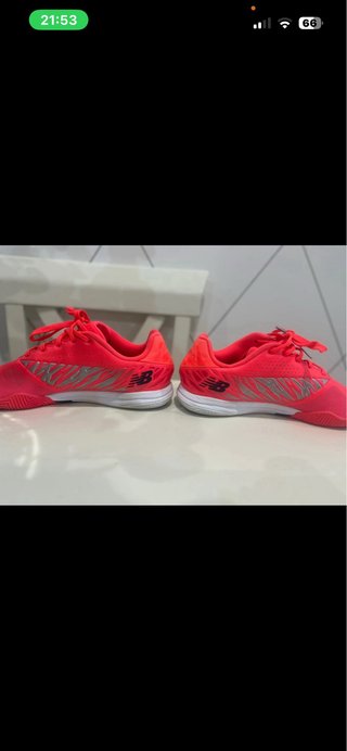 Zapatillas New Balance Talla 39.5 Rojas y Plateada