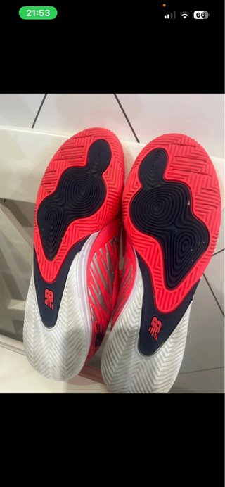 Zapatillas New Balance Talla 39.5 Rojas y Plateada