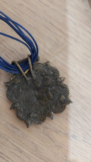 Collana ciondolo blu metallo smaltato strass