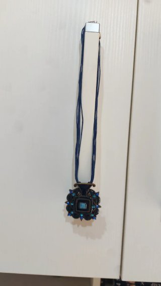 Collana ciondolo blu metallo smaltato strass