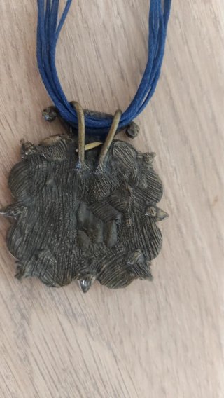 Collana ciondolo blu metallo smaltato strass