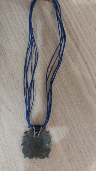 Collana ciondolo blu metallo smaltato strass