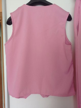 Traje chaleco y pantalón rosa