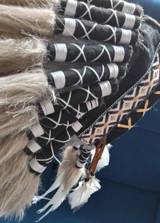 Tocado de plumas indio hecho a mano