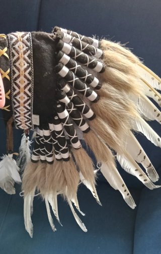 Tocado de plumas indio hecho a mano