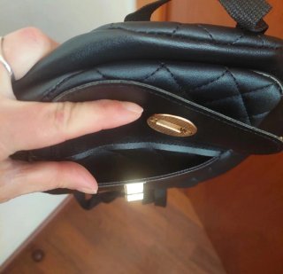 Mochila pequeña acolchada negra