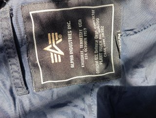 Chaqueta Alpha Industries en azul marino
