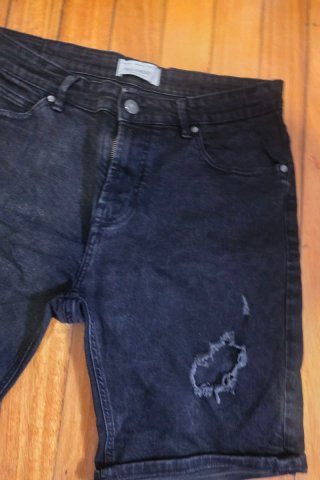 Pantalón corto negro Pull&Bear desgastado