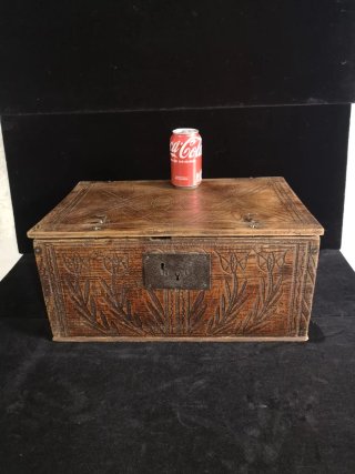 Antigua caja de biblia tallada S.XIX