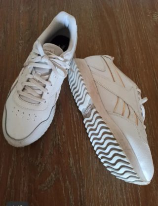 Zapatillas Reebok Blancas y Doradas