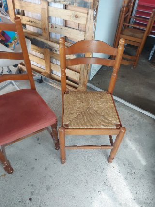 Sillas de madera con asiento de tela