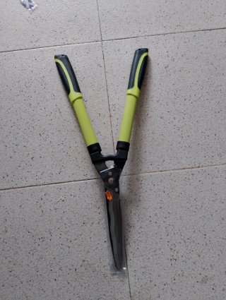 Lotto: Tosaerba con 2 Batterie + Accessori Aggiuntivi