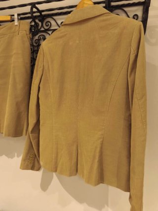 Traje chaqueta y falda micropana Mango