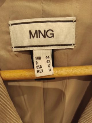 Traje chaqueta y falda micropana Mango