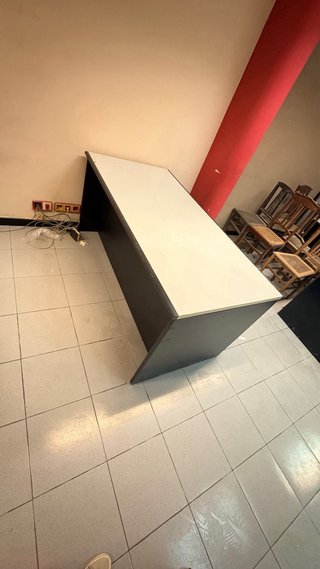 11 escritorios y 14 sillas oficina