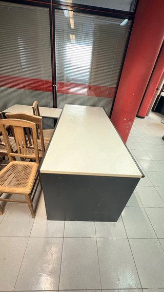 11 escritorios y 14 sillas oficina