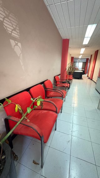 11 escritorios y 14 sillas oficina