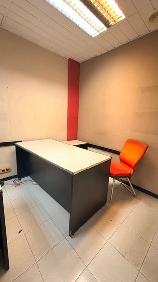 11 escritorios y 14 sillas oficina