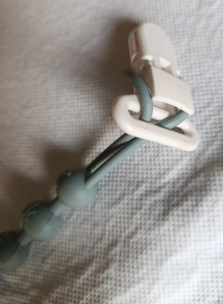 Sujetachupetes silicona gris con clip