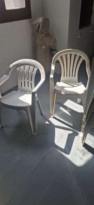10 Sillas de plástico apilables para jardín