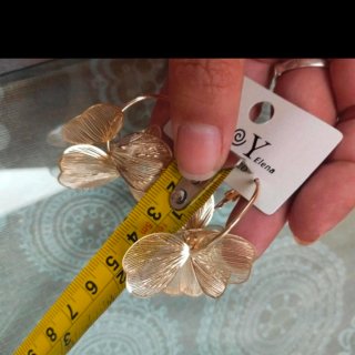 Pendientes GOLFI pétalos dorados nuevos