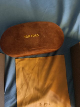 Funda y caja gafas Tom Ford