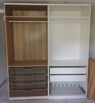 Armario grande correderas PAX Ikea madera y metal.