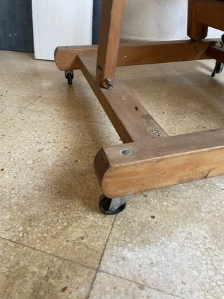 Caballete de artista con manivela. 2x60x35 30kg.