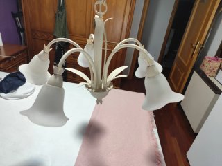 Lámpara rústica blanca de metal y cristal
