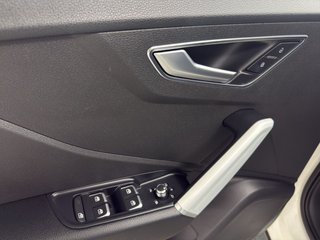 Audi Q2 Design 30 TDI 115 c.v / 18.000 Kms