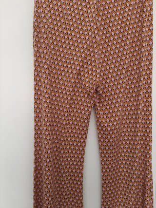 Pantalones acampanados estampados