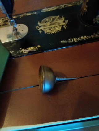 Máquina Singuer antigua , funciona y dos espejos