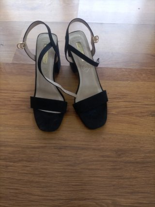 Zapatos de tacón negros