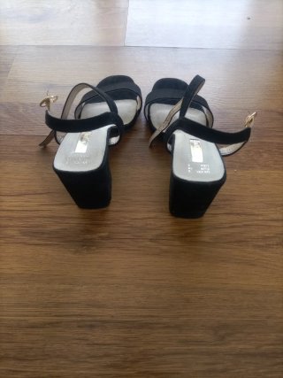 Zapatos de tacón negros