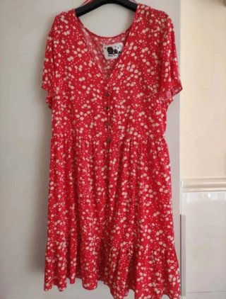 Vestido rojo flores blancas Talla XL