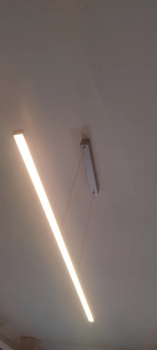 Lámpara colgante lineal moderna