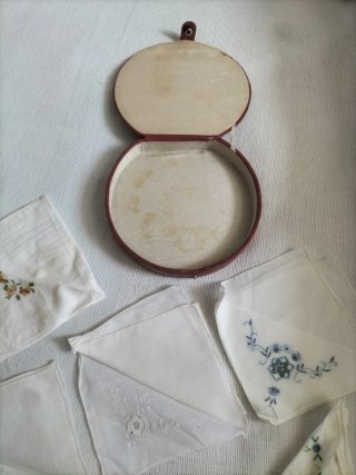 Pañuelos antiguos bordados virgen dolorosa