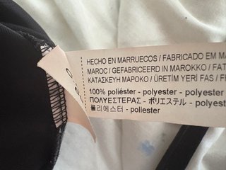 Blusa negra con pespuntes