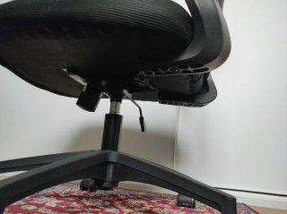 Silla de oficina ergonómica con reposabrazos