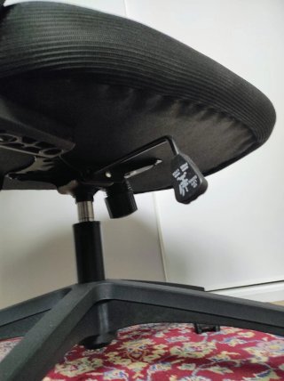 Silla de oficina ergonómica con reposabrazos