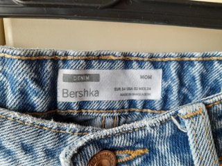 Jeans Bershka strappati vita alta